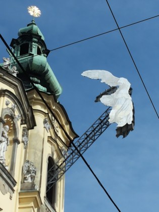 "Nike" (1977) von Haus-Rucker-Co nun an der Linzer Ursulinenkirche