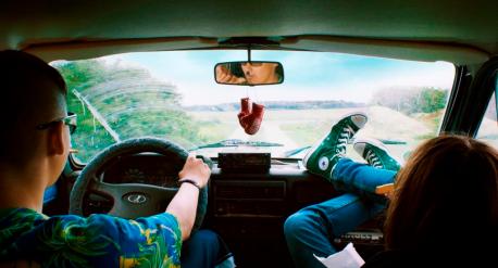 Der beste Sommer von allen! Tschick (Anand Batbileg) und Maik (Tristan Göbel) - Foto: Studiocanal Filmverleih